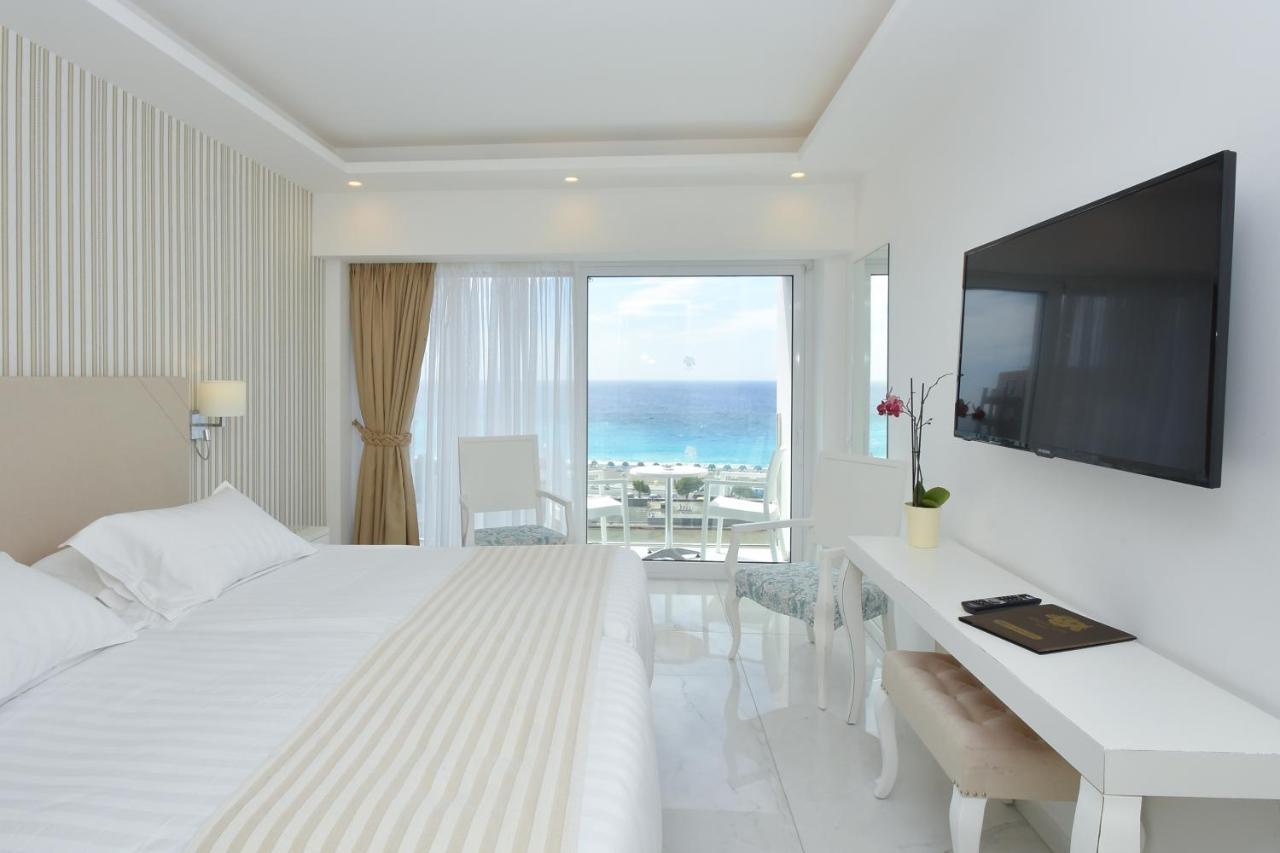 Double or Twin Room Sea View