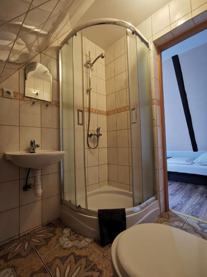 Pokój Czteroosobowy z łazienką