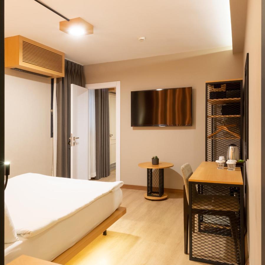 Family Room,1147257379:JPEG