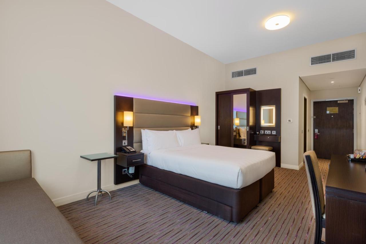 Interconnecting Family Room