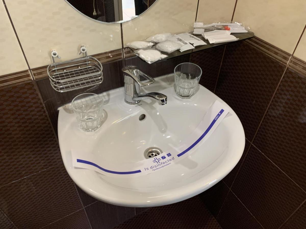 Twin Room,1739474694:JPEG