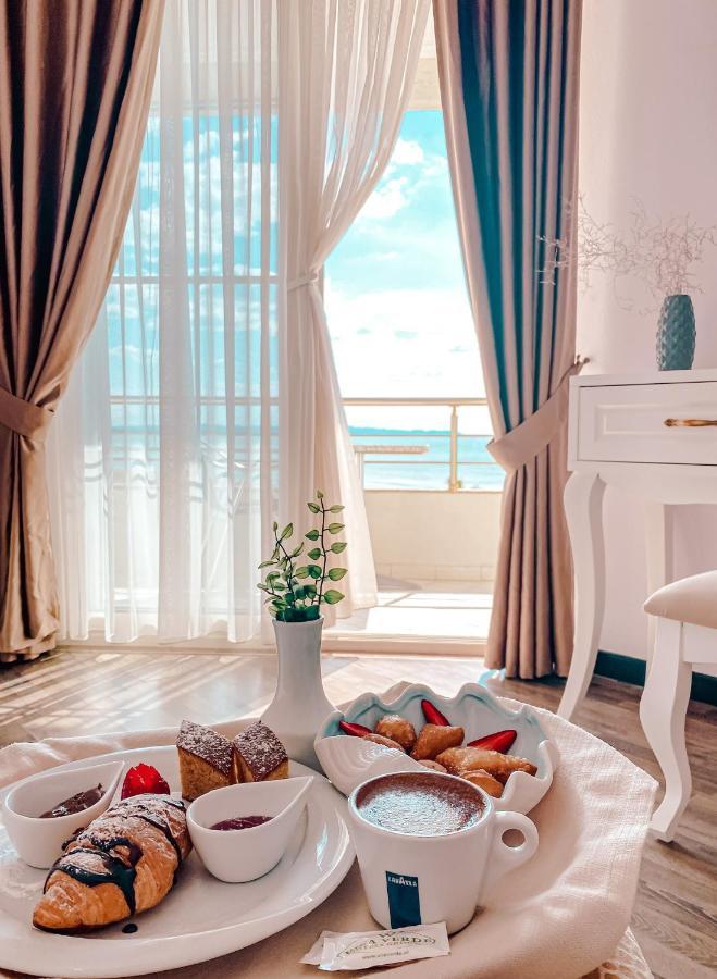 Double Room with Sea View,1363383689:JPEG