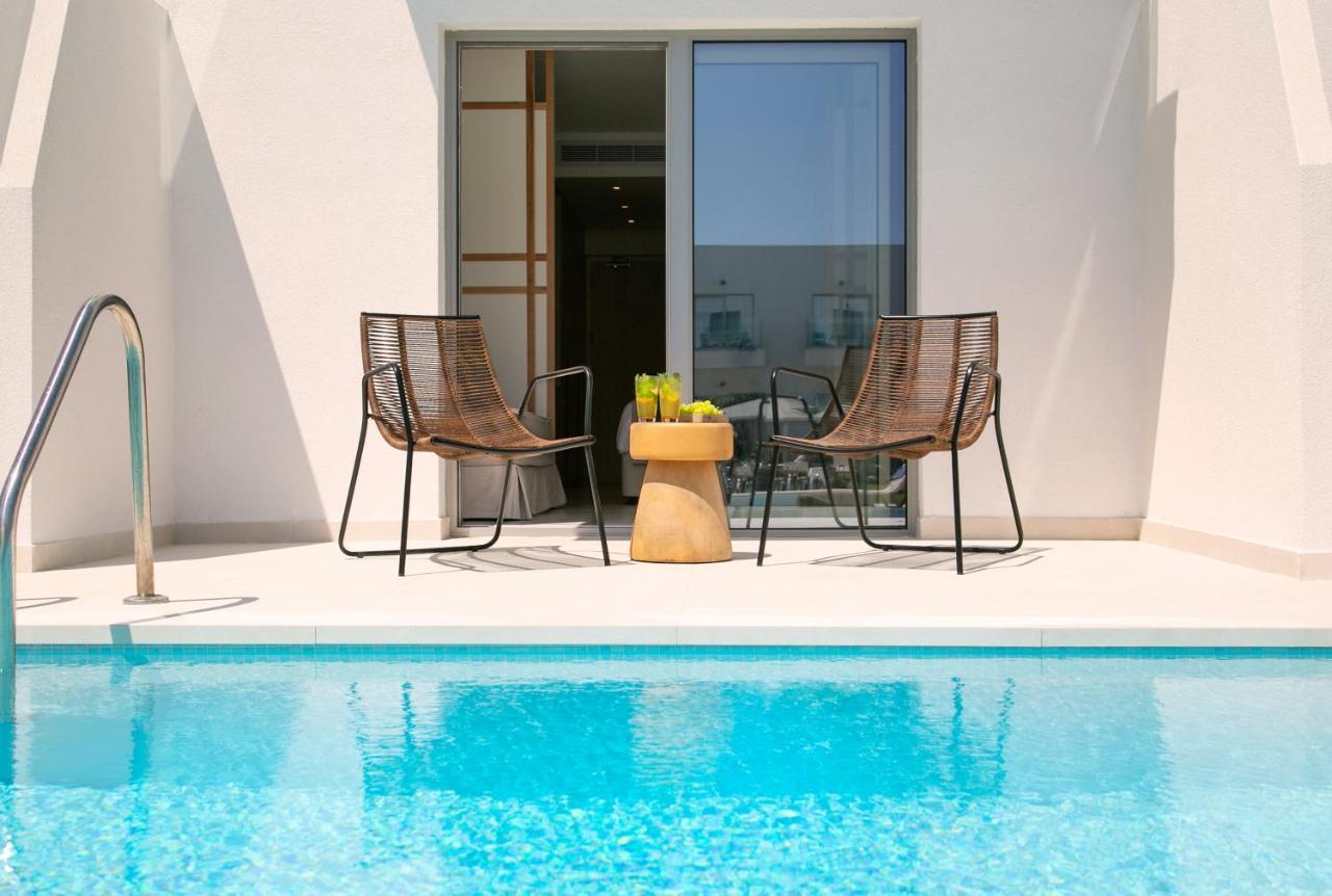Family Room Swim Up Sliding Door