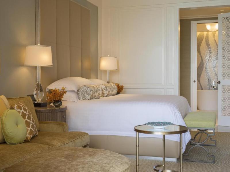 Deluxe Resort View King Room