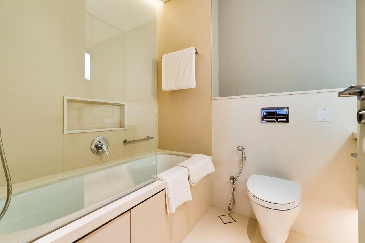 One Bedroom Apartment Canal View