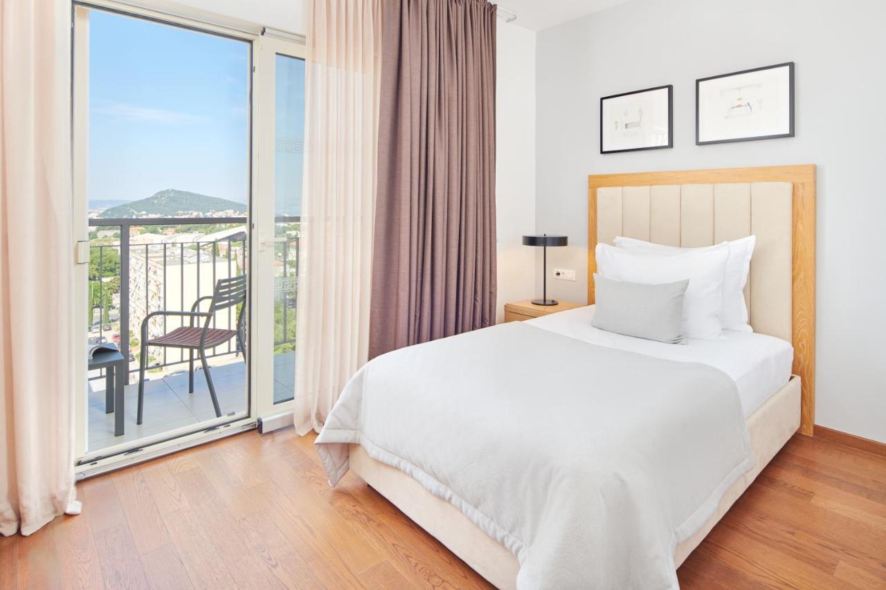 Classic Single Room Balcony City View