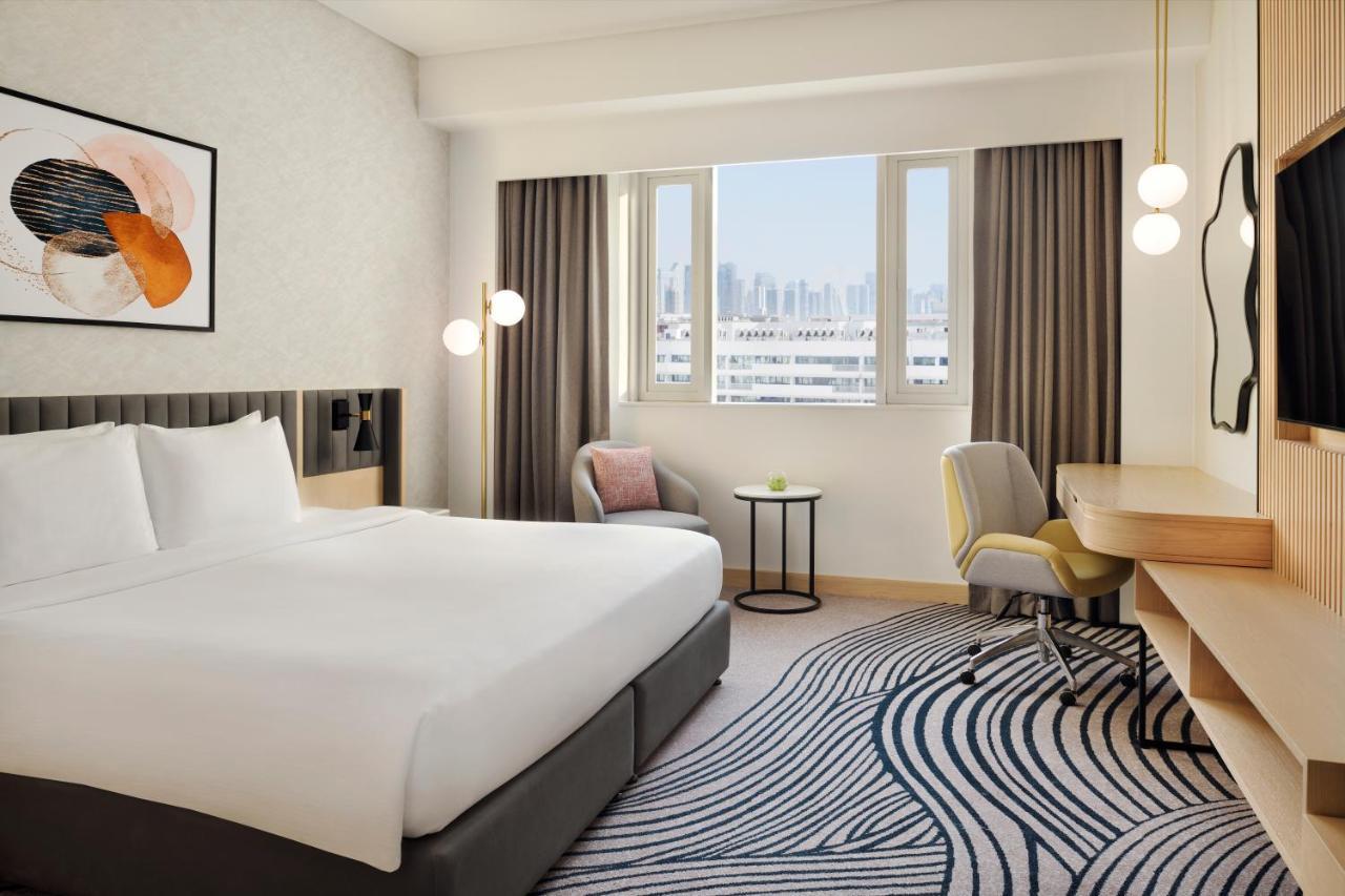Standard King Room Club Floor