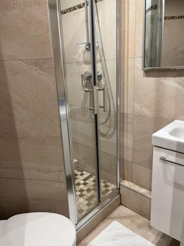 Twin Room Private Bathroom