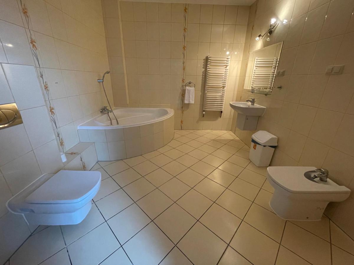 Studio,1169359543:JPEG