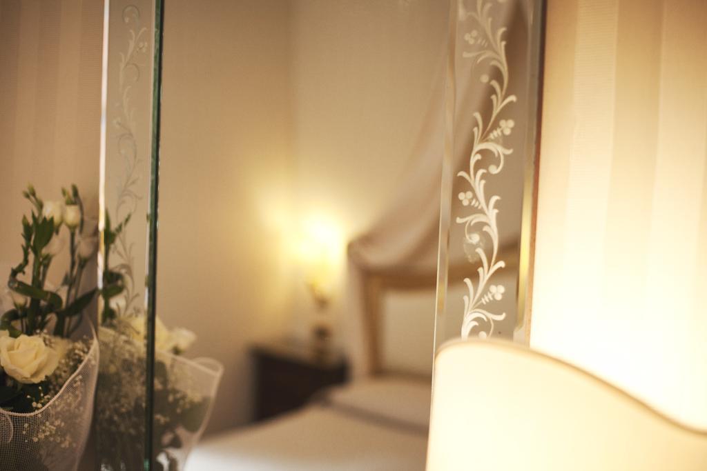 Deluxe Double Room with Canal View,411179091:JPEG