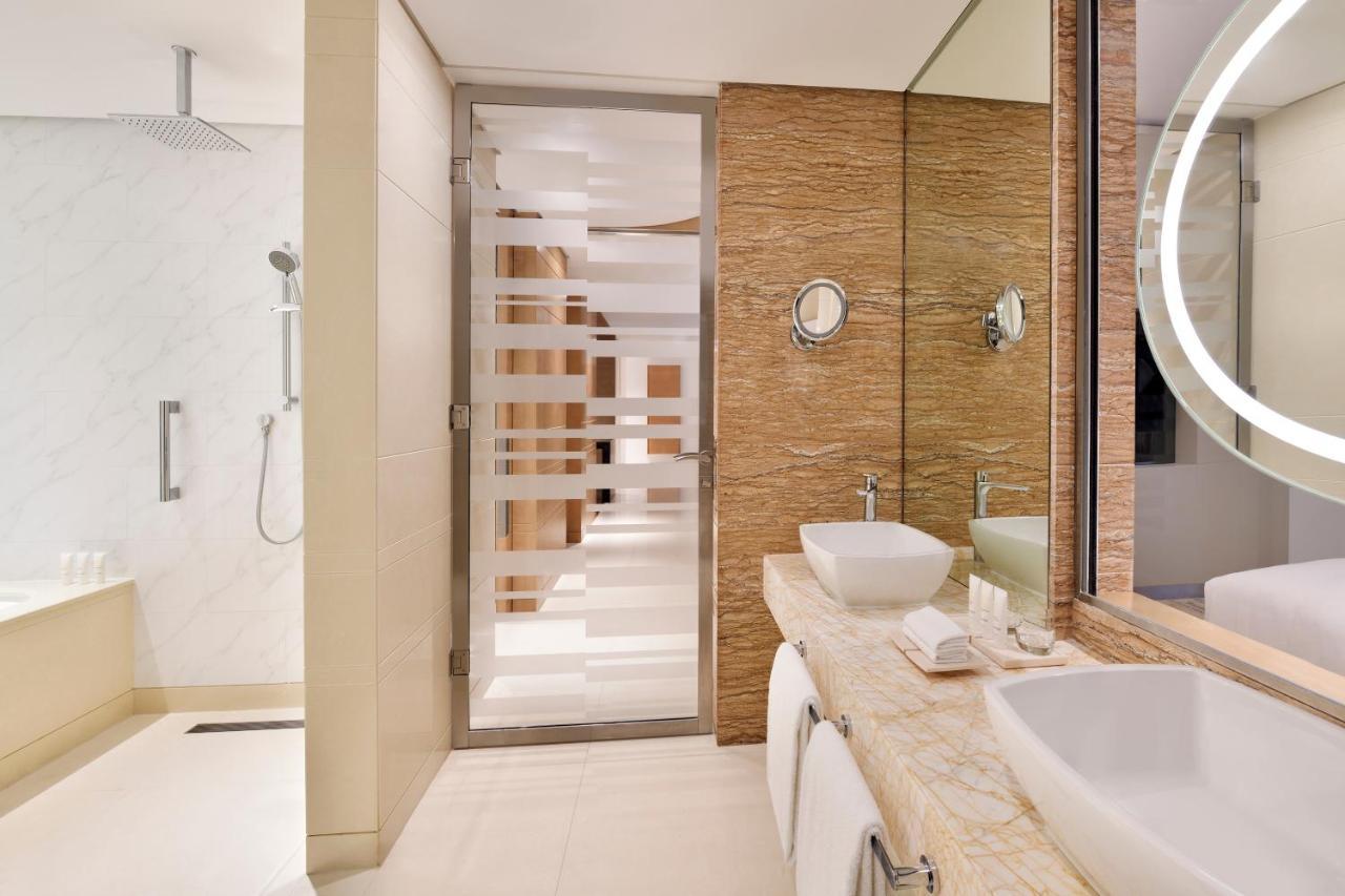 One-Bedroom King Suite