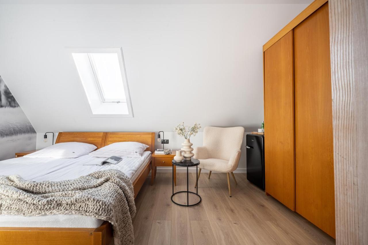 Pokój Dwuosobowy z 1 lub 2 łóżkami i prysznicem