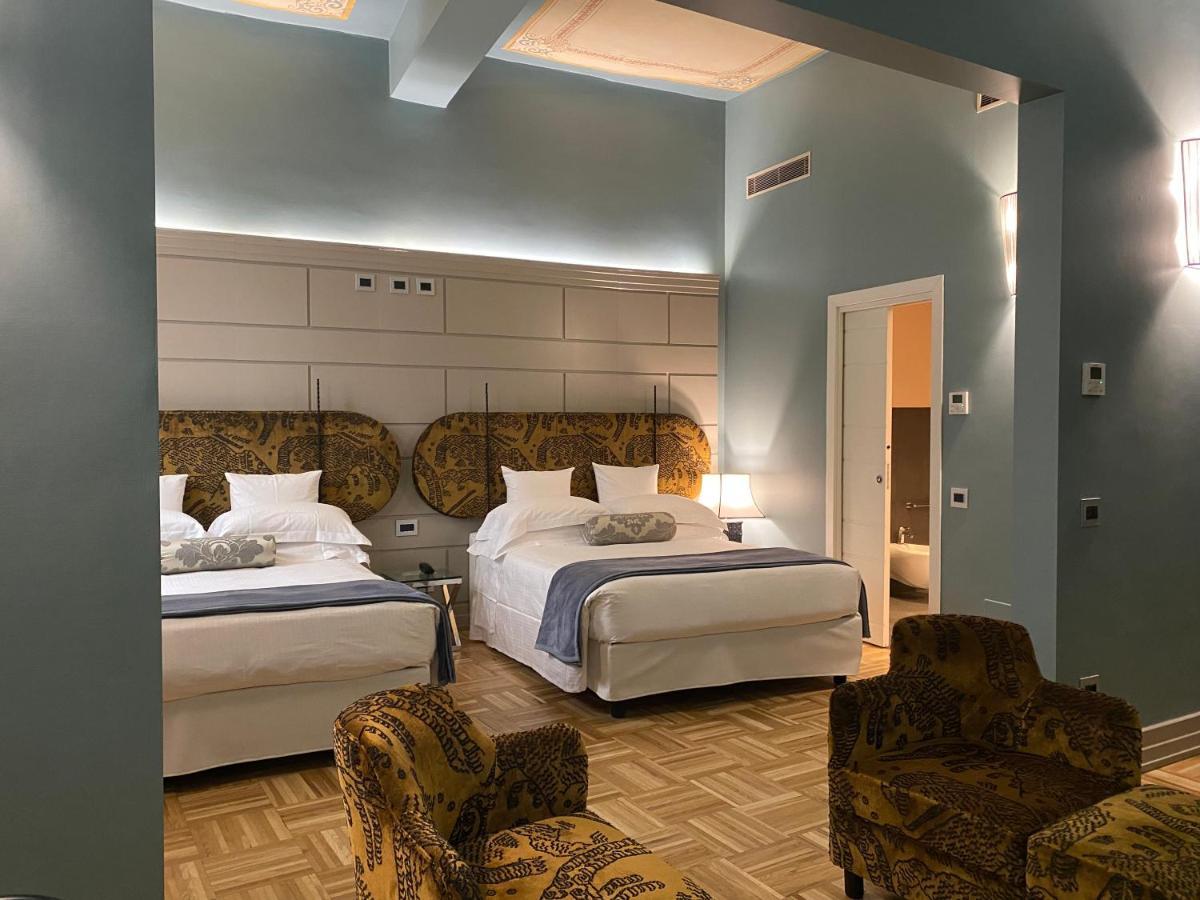 Apartament typu Suite z łóżkiem typu queen-size i wanną z hydromasażem