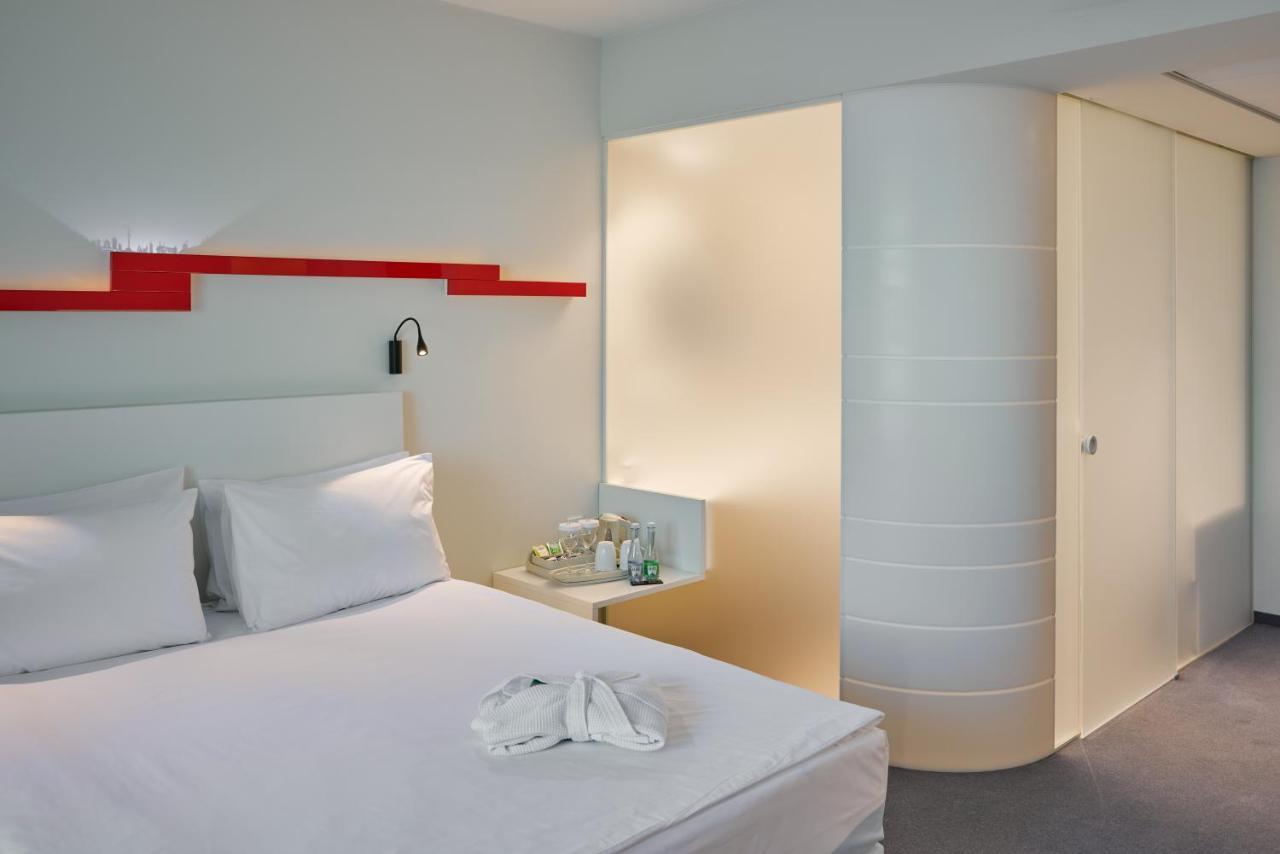 Premium Double Room Walk Shower