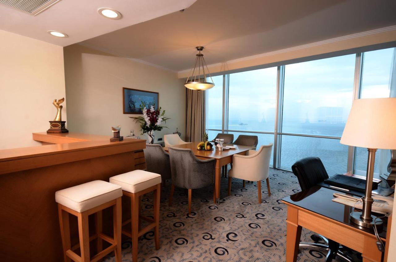 Senior Suite Sea View Non-Smoking