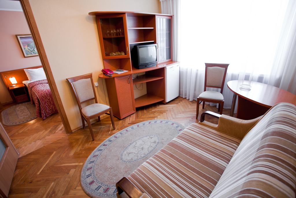 One-Bedroom Suite