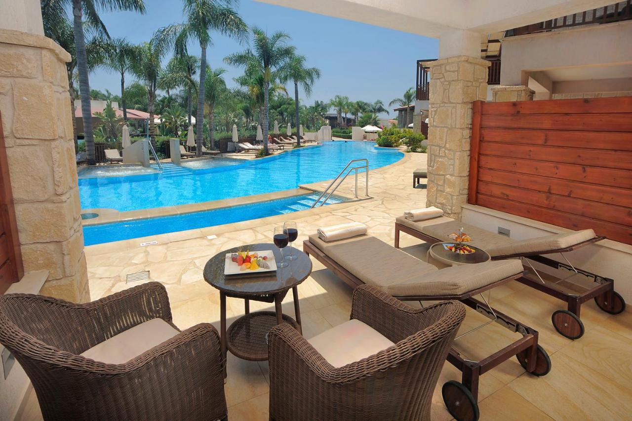 Fisherman Swim-Up Junior Suite Pool & Garden View 18 years old