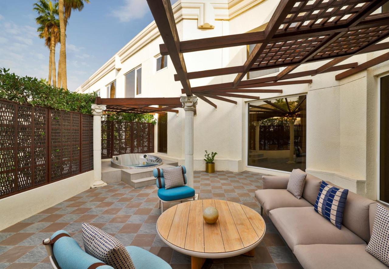 Royal Suite Executive Lounge Access Afternoon Tea Happy Hour 1 King Garden View