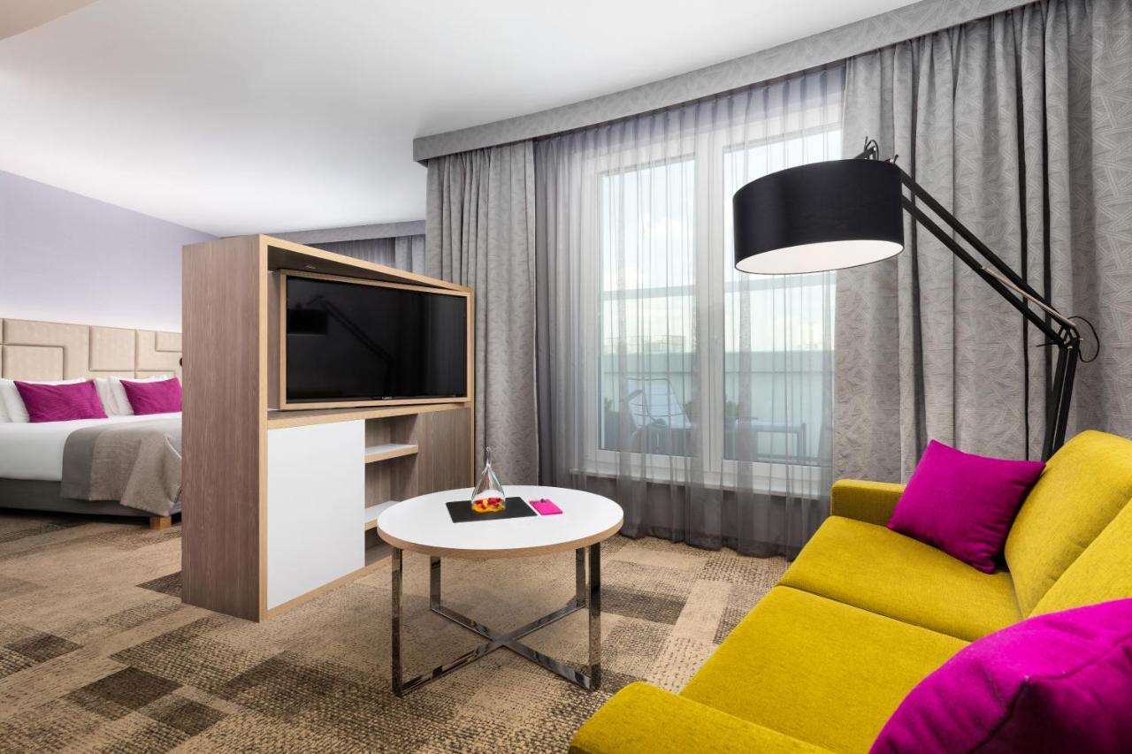 Apartament typu Junior Suite z 1 łóżkiem podwójnym i sofą