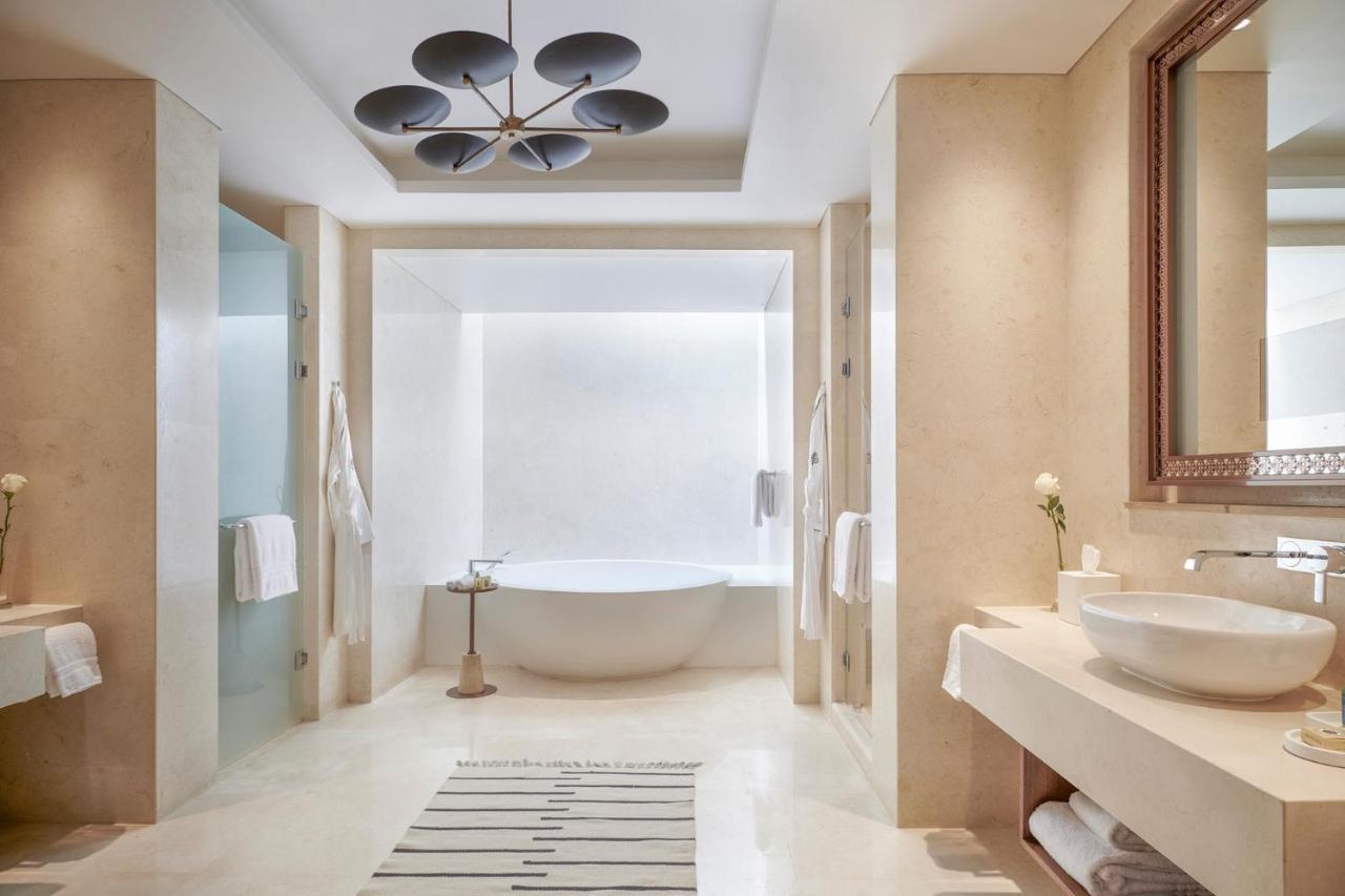 Imperial King Twin Suite Pool