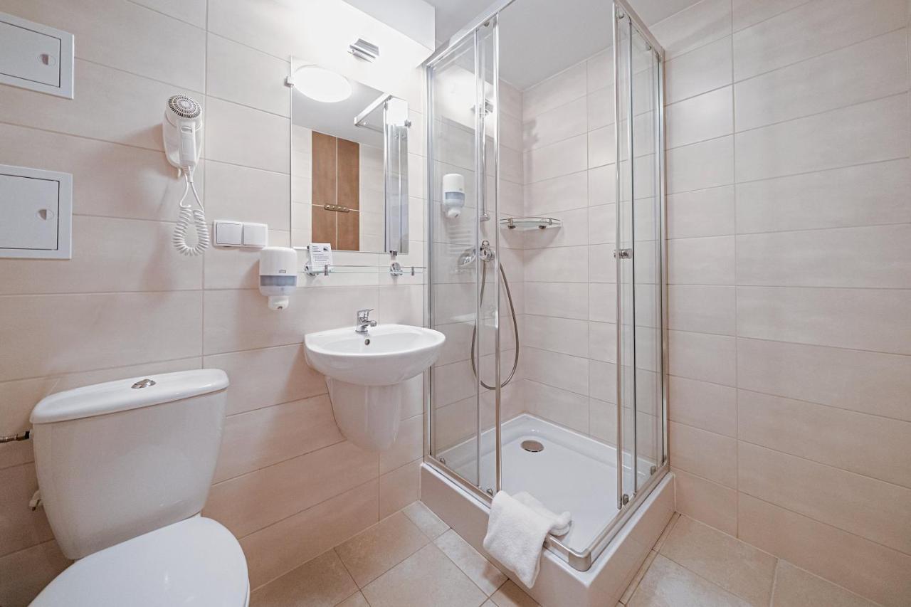 Family Studio,1200631912:JPEG