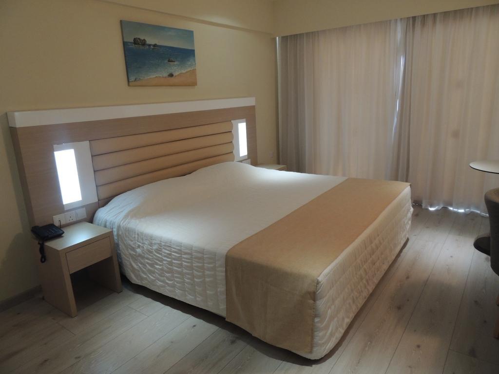 Superior Double or Twin Room Balcony Pool View