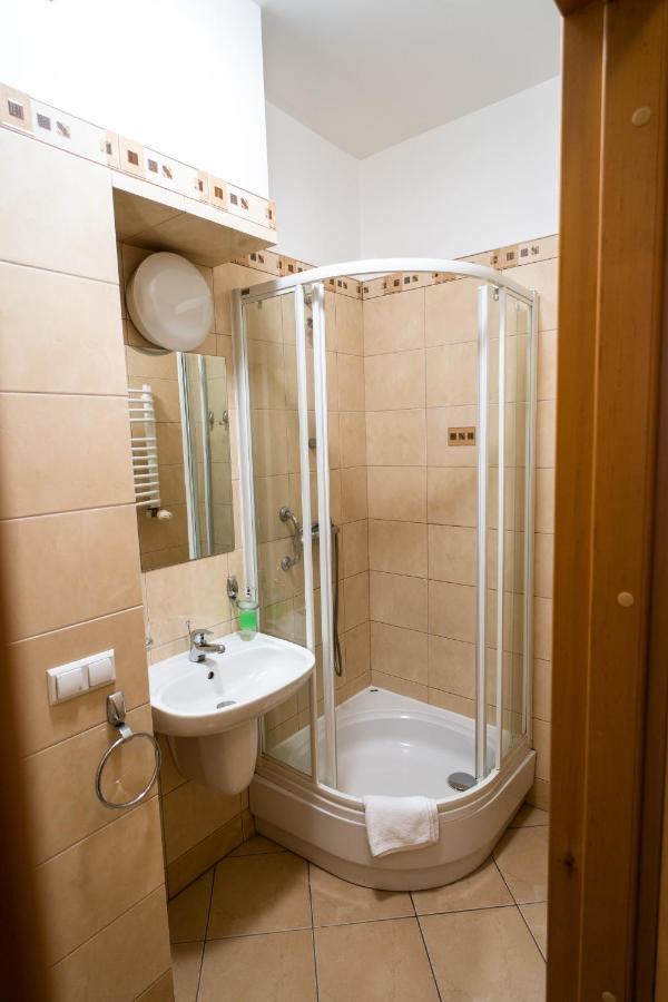 Single Room,1202278075:JPEG