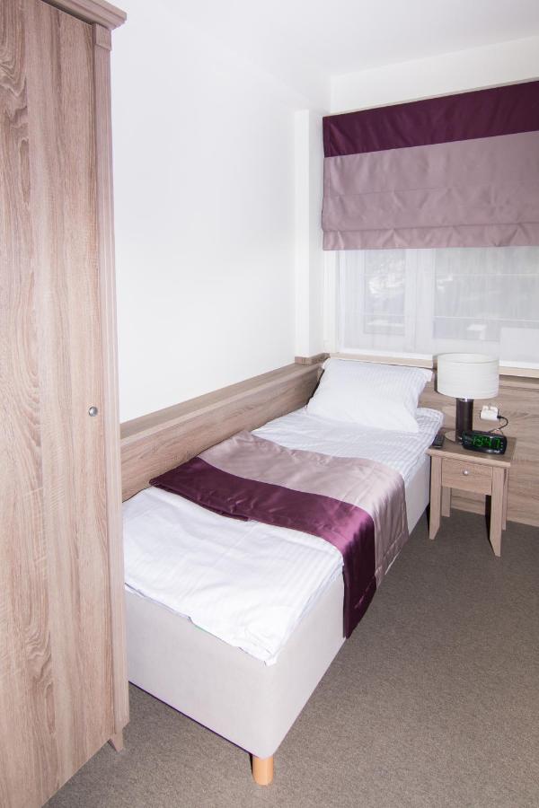 Small Single Room,1203430141:JPEG