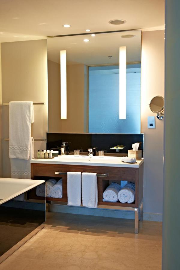 Four-Bedroom Suite Two King Four Twin Beds