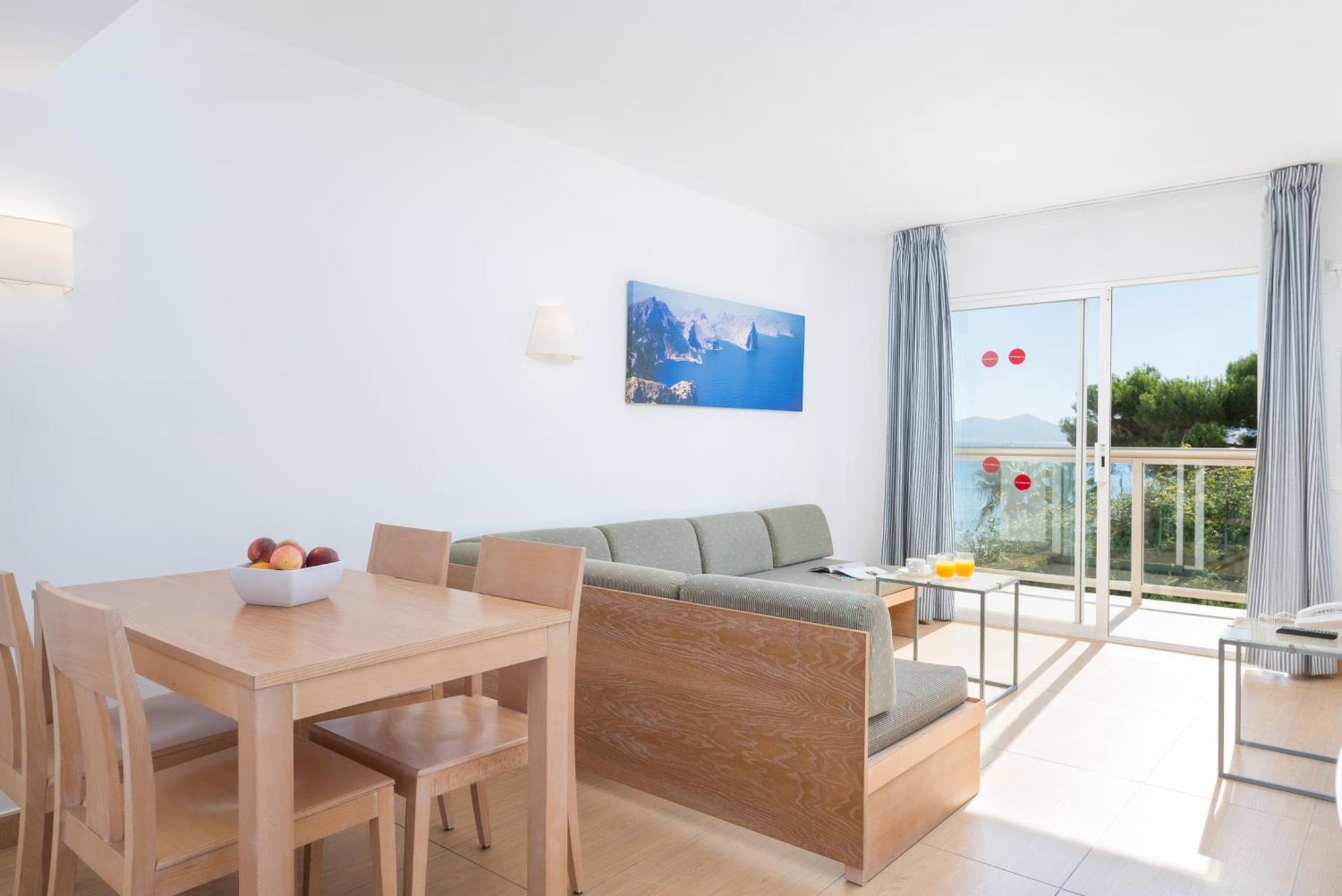 Apartament z 2 sypialniami i widokiem na morze