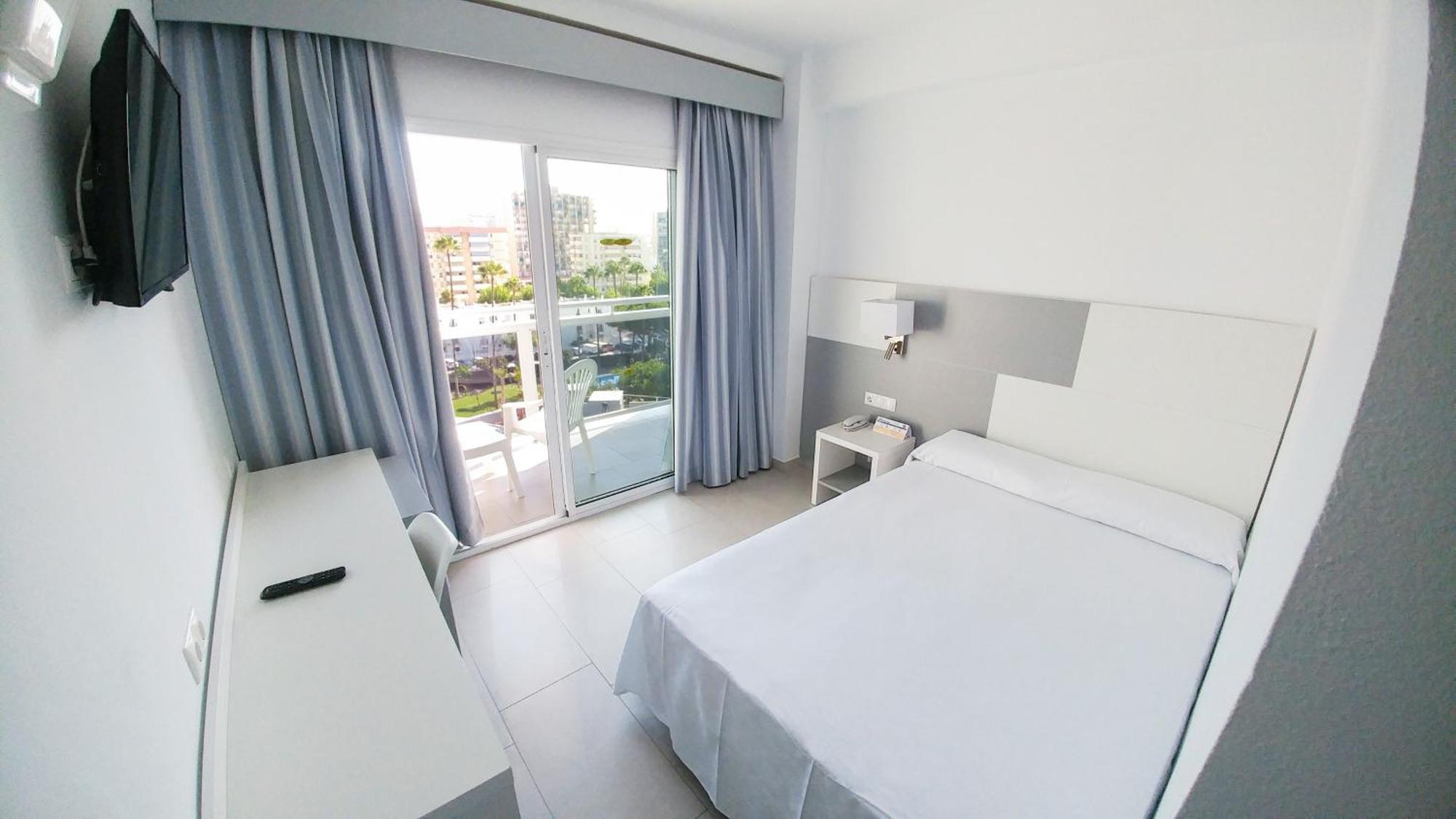 Standard Double Room (1 Adult),749296568:JPEG