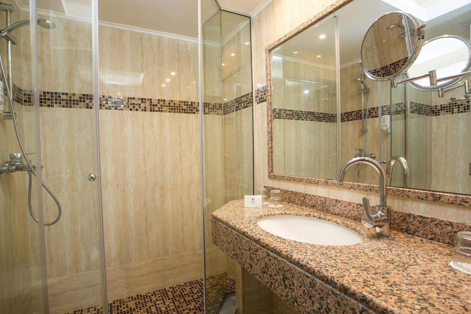 Deluxe Family Suite,1207989196:JPEG