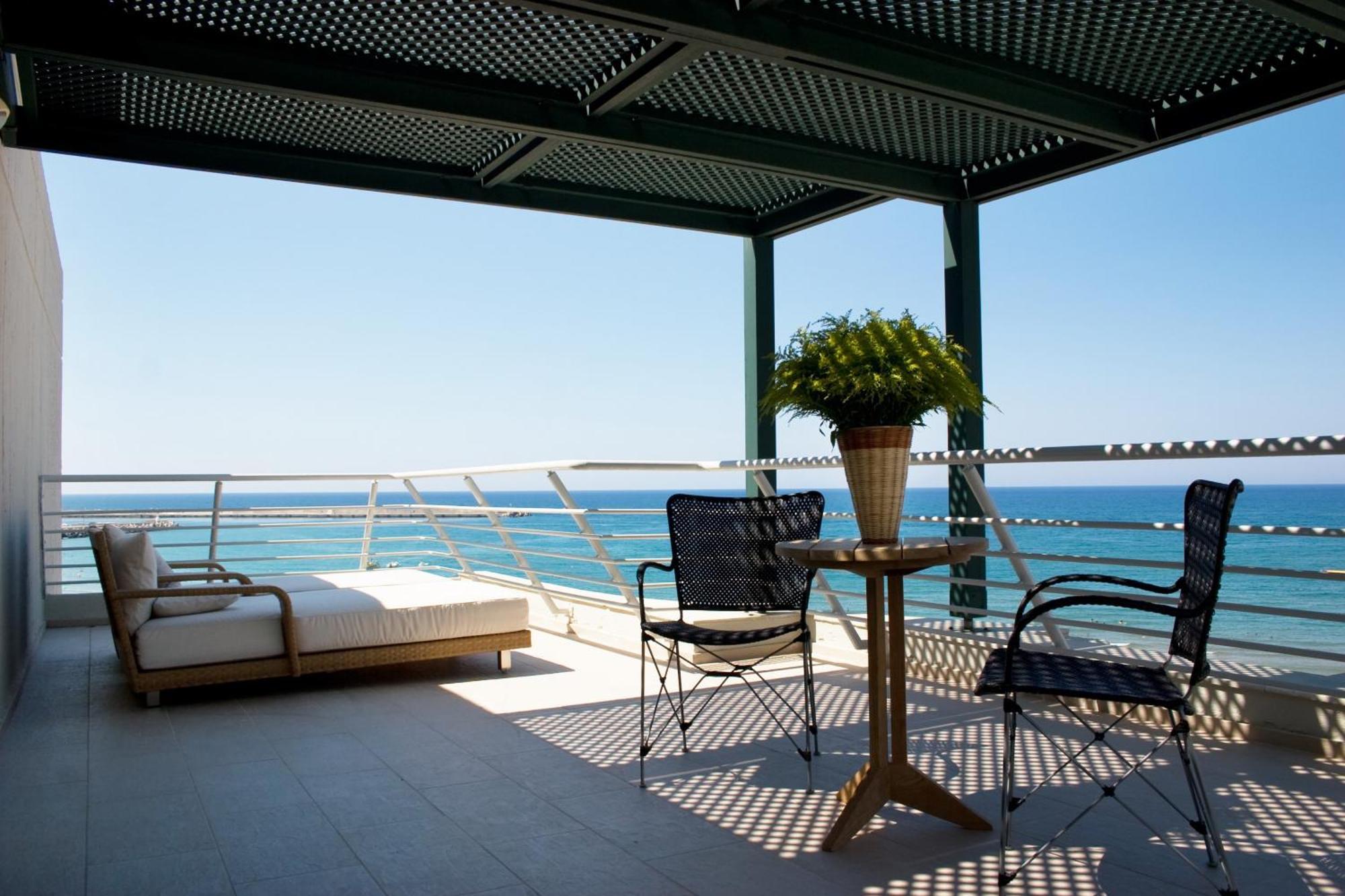 Mythica Executive Suite Sea View