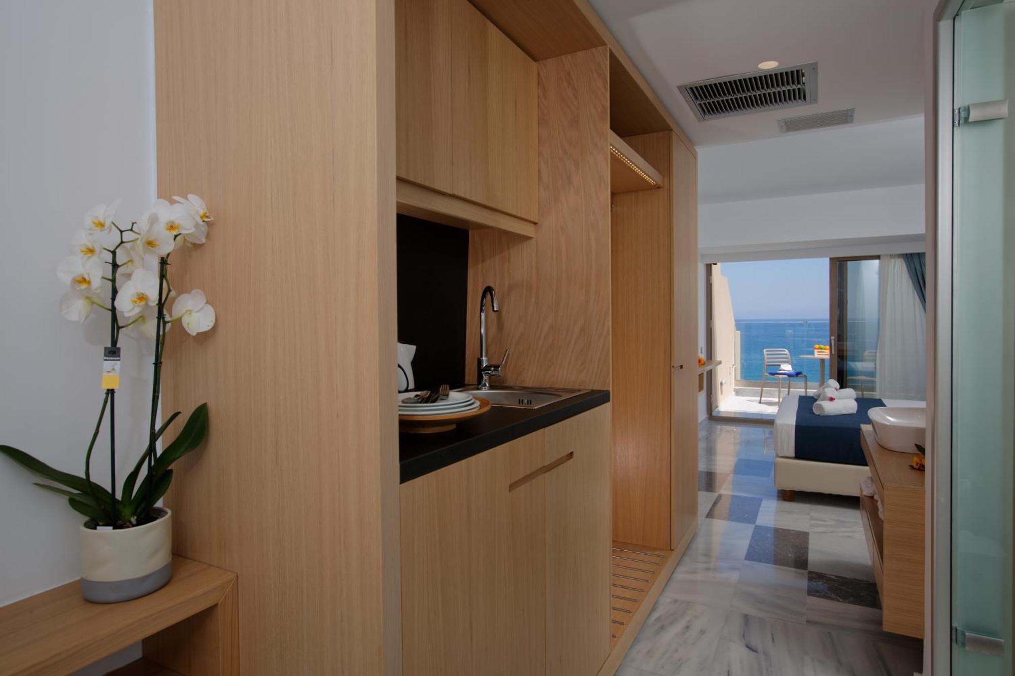 Superior One bedroom Apartment with sea view,807894705:JPEG