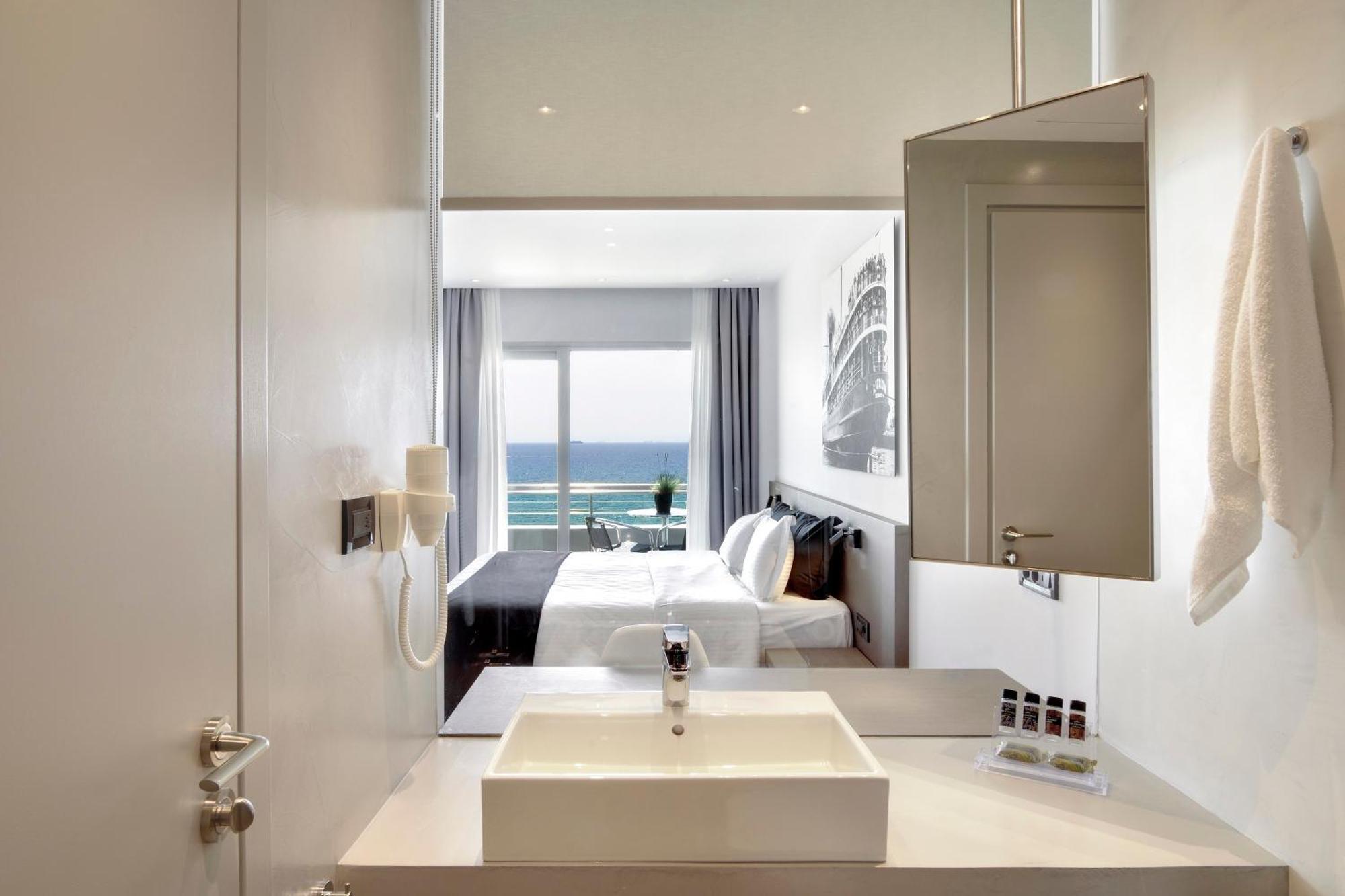 Double or Twin Room Sea View