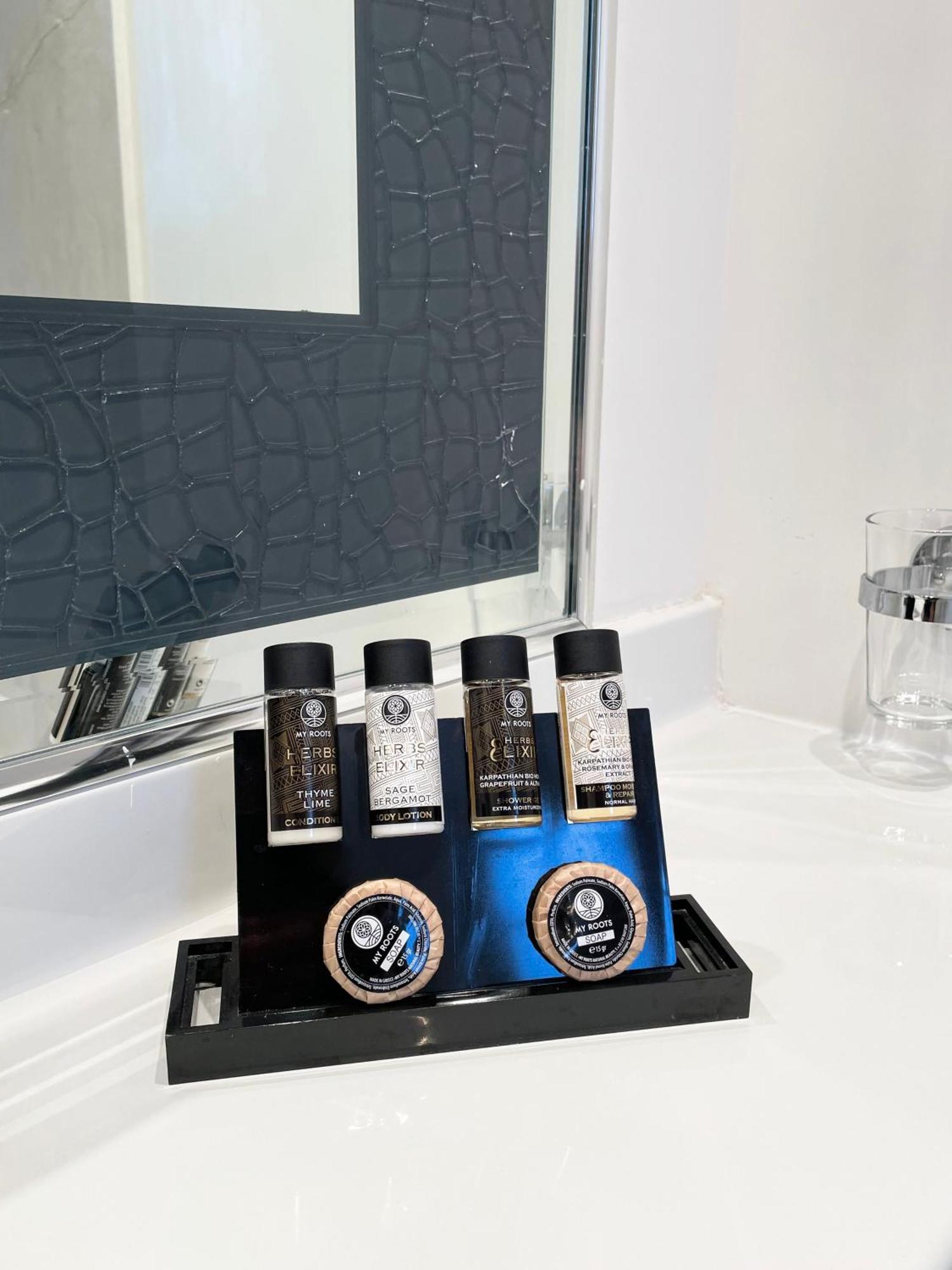 Deluxe Suite Access to Indoor Swimming Pool & Spa