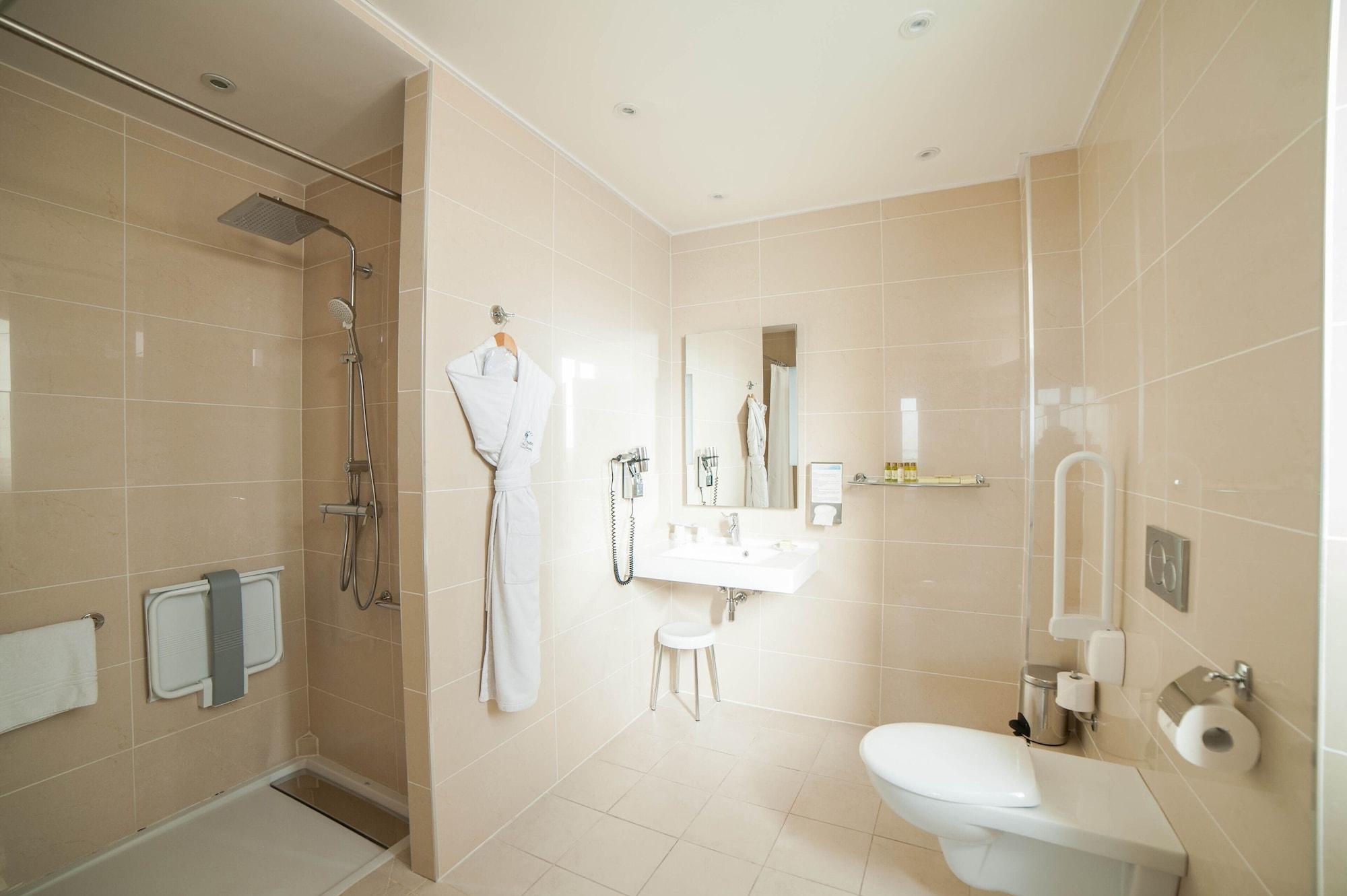 Family Suite Adjacent rooms sea city view