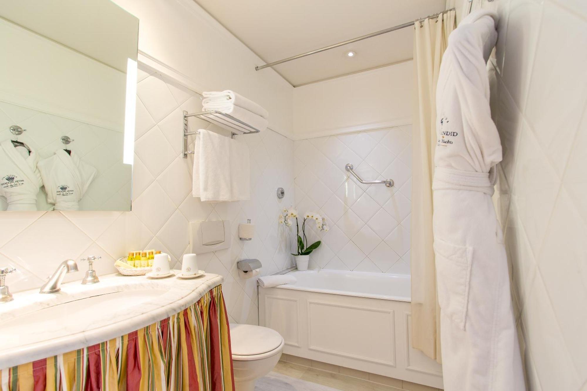 Superior Double or Twin Room Sea View