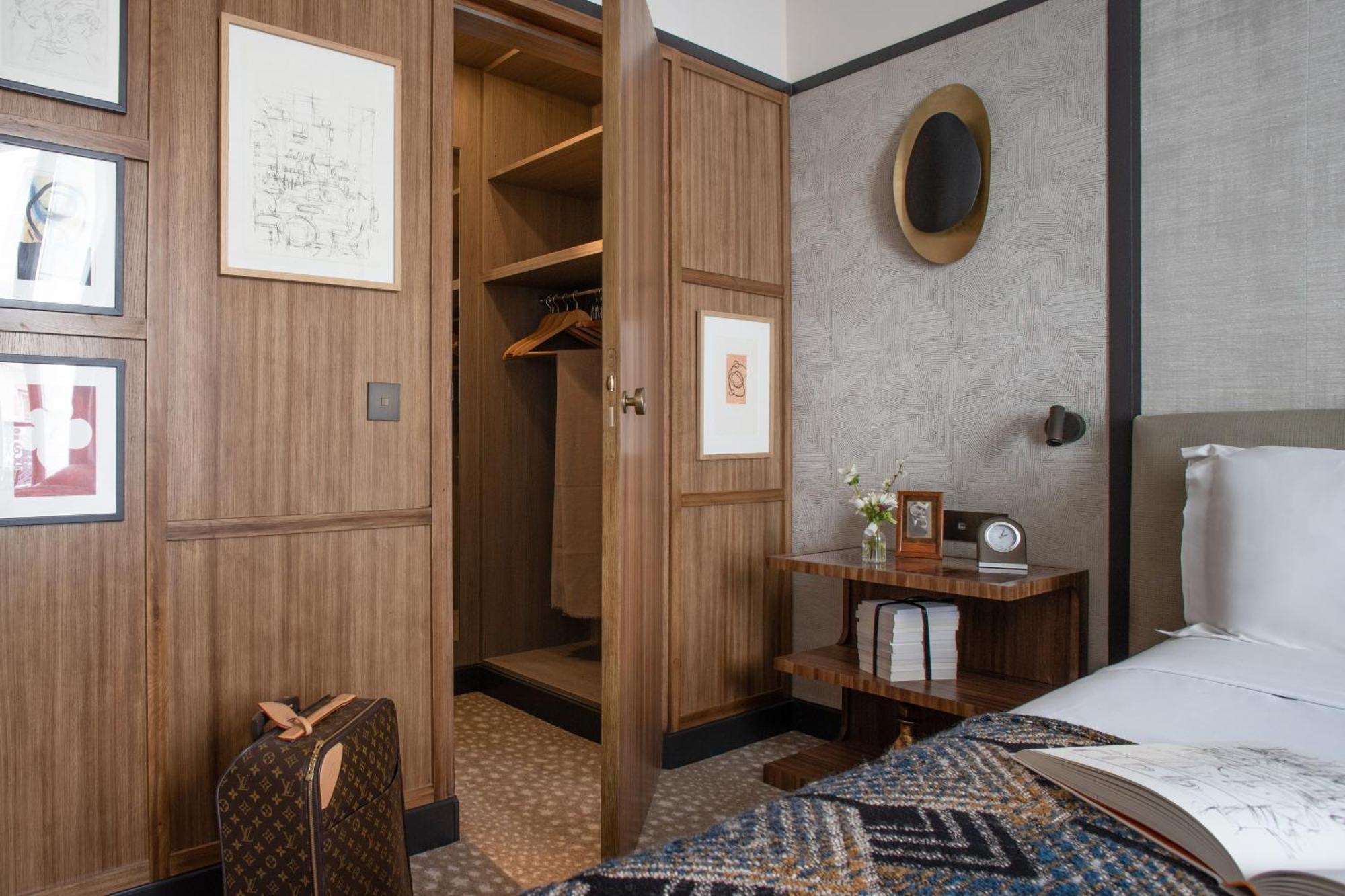 One-Bedroom Apartment Club
