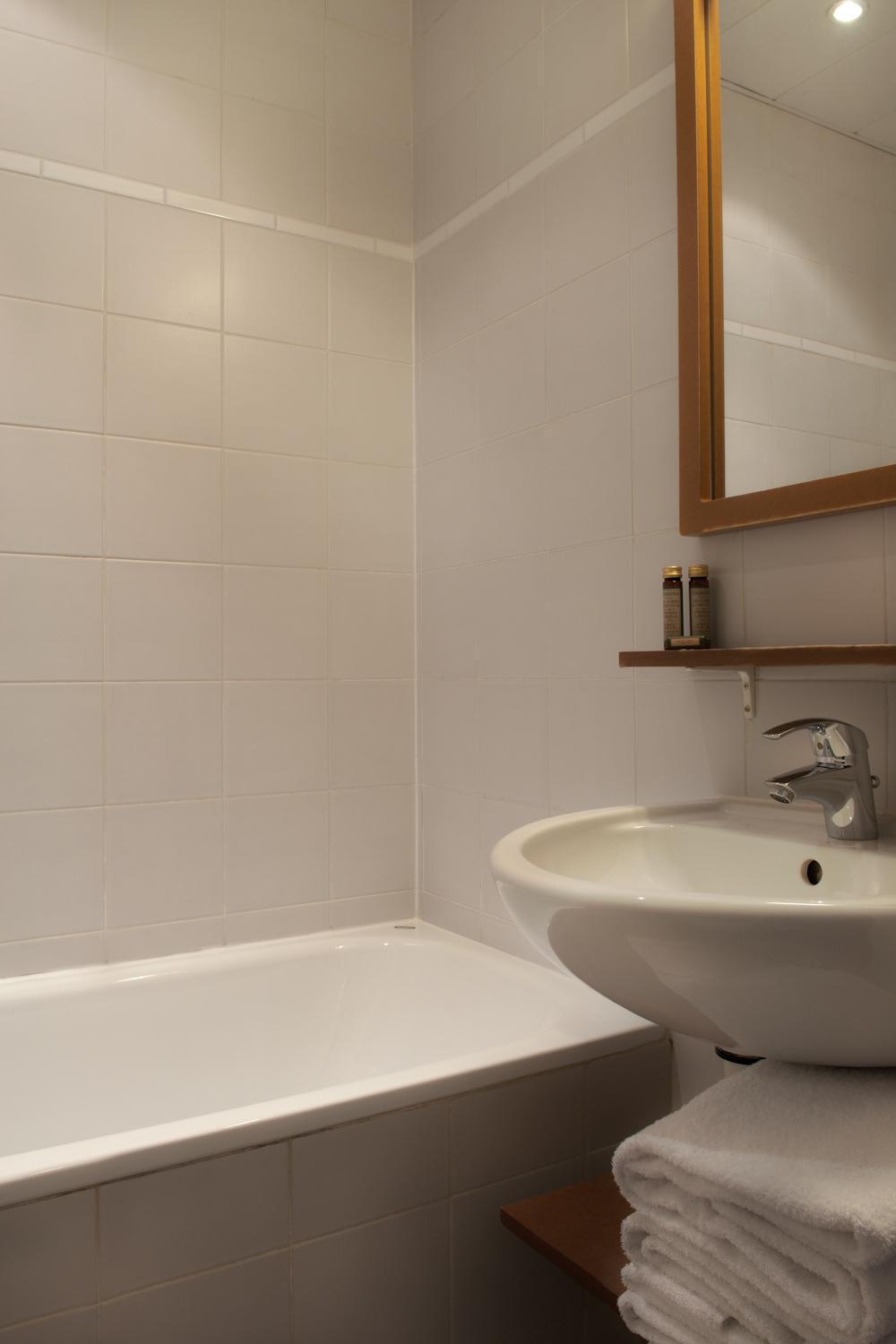 Tradition Double Room bath