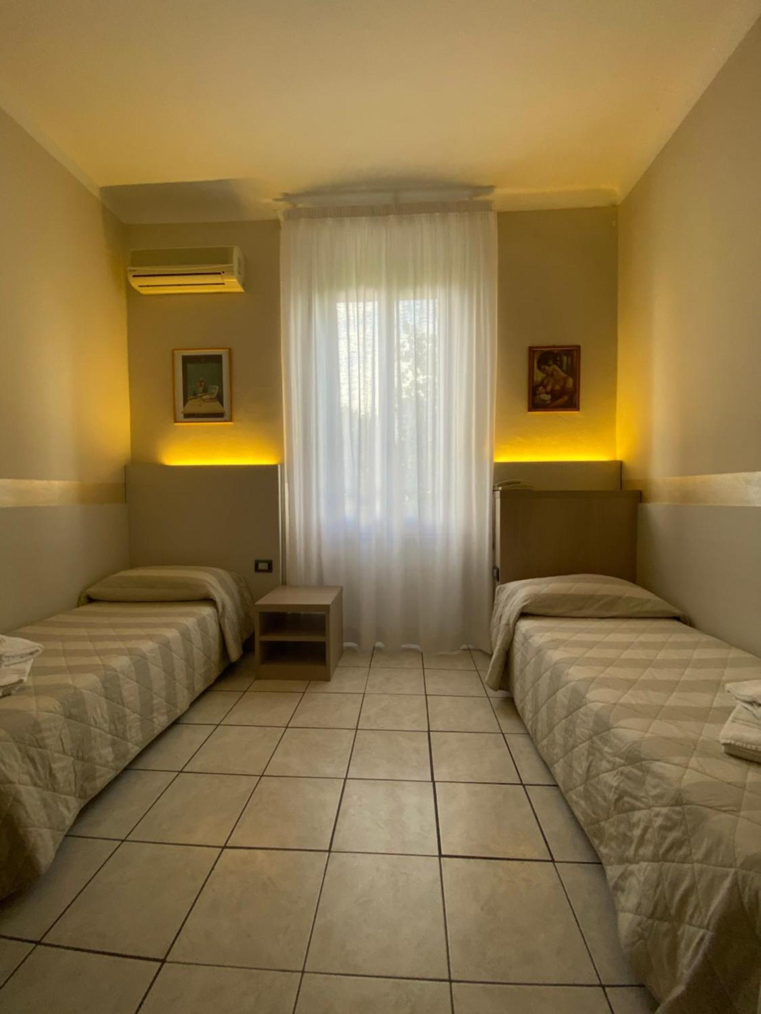 Twin Room,1209374818:JPEG