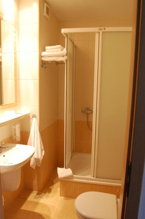 Triple Room,1554002287:JPEG