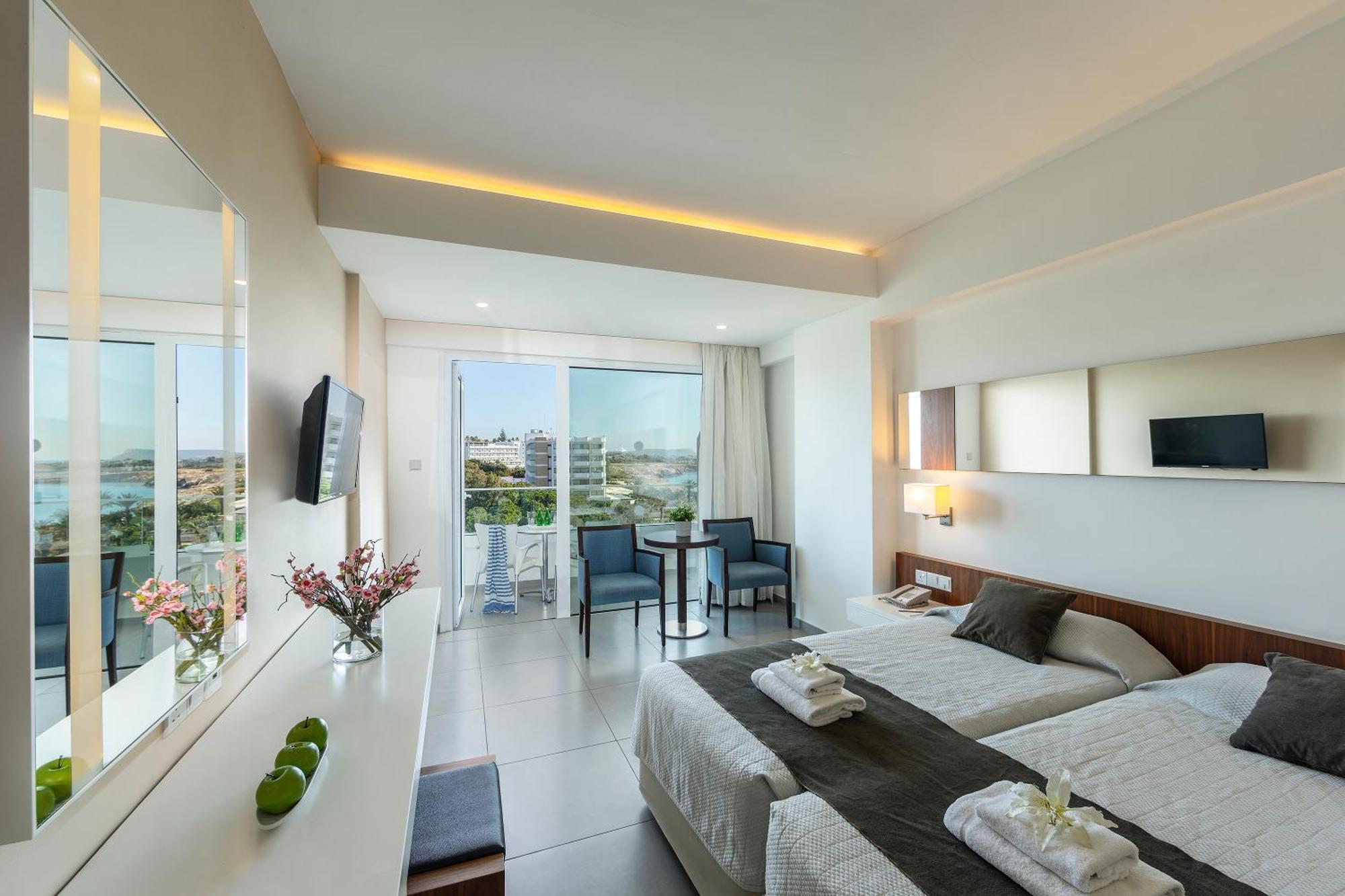 Superior Room Side Sea View