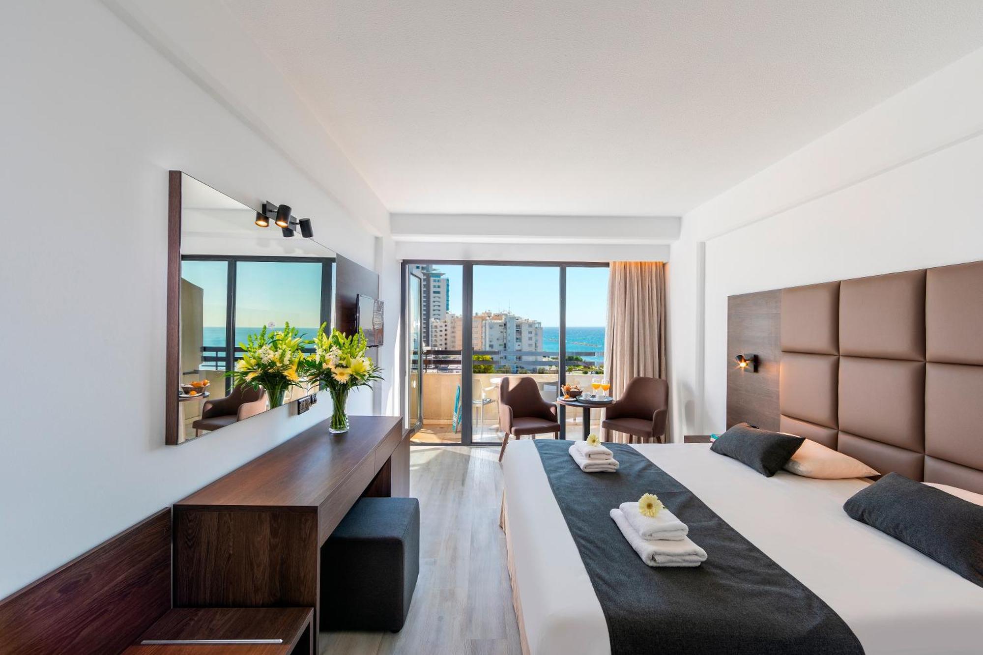 Deluxe Double or Twin Room Limited Sea View