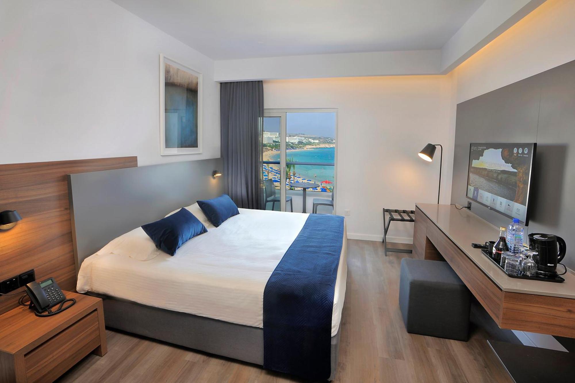 Superior Double or Twin Room Sea View
