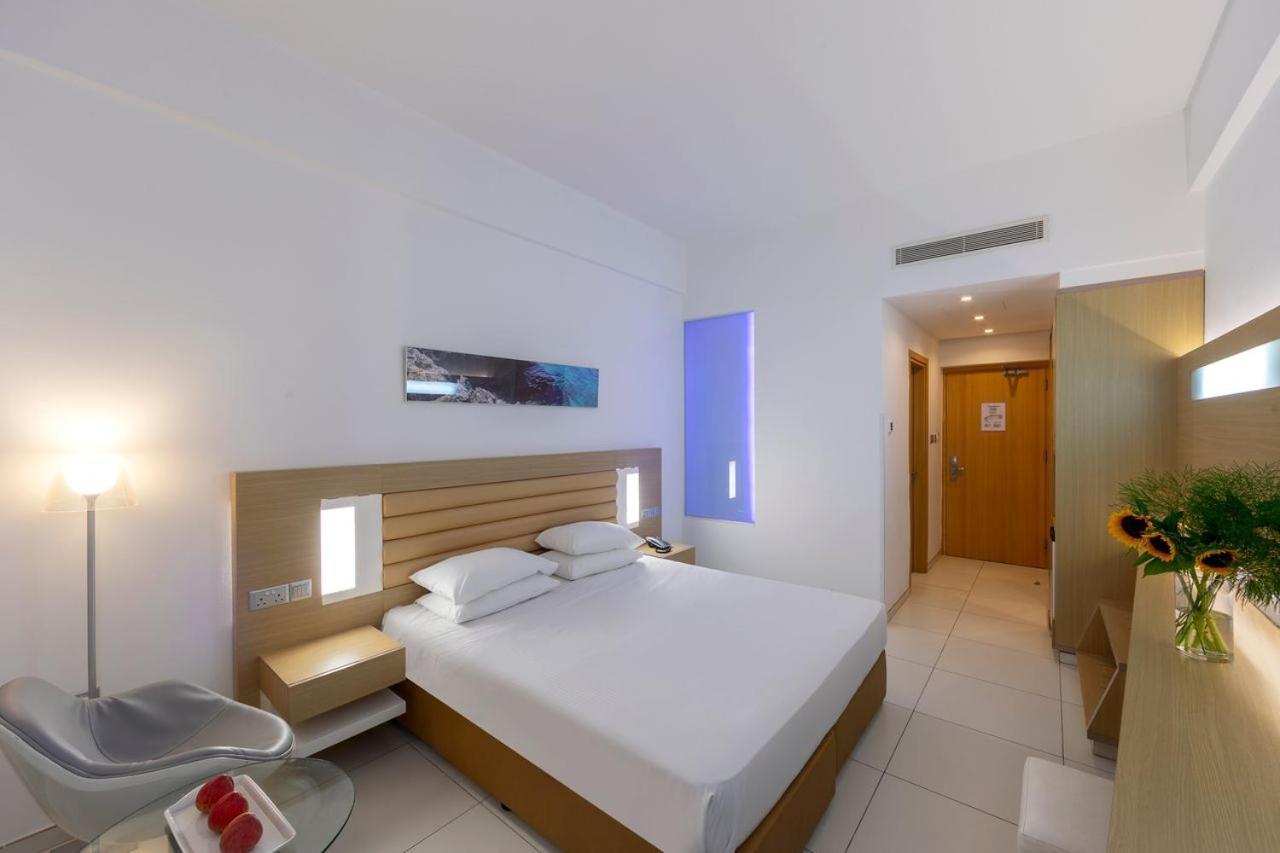 Inland View Room