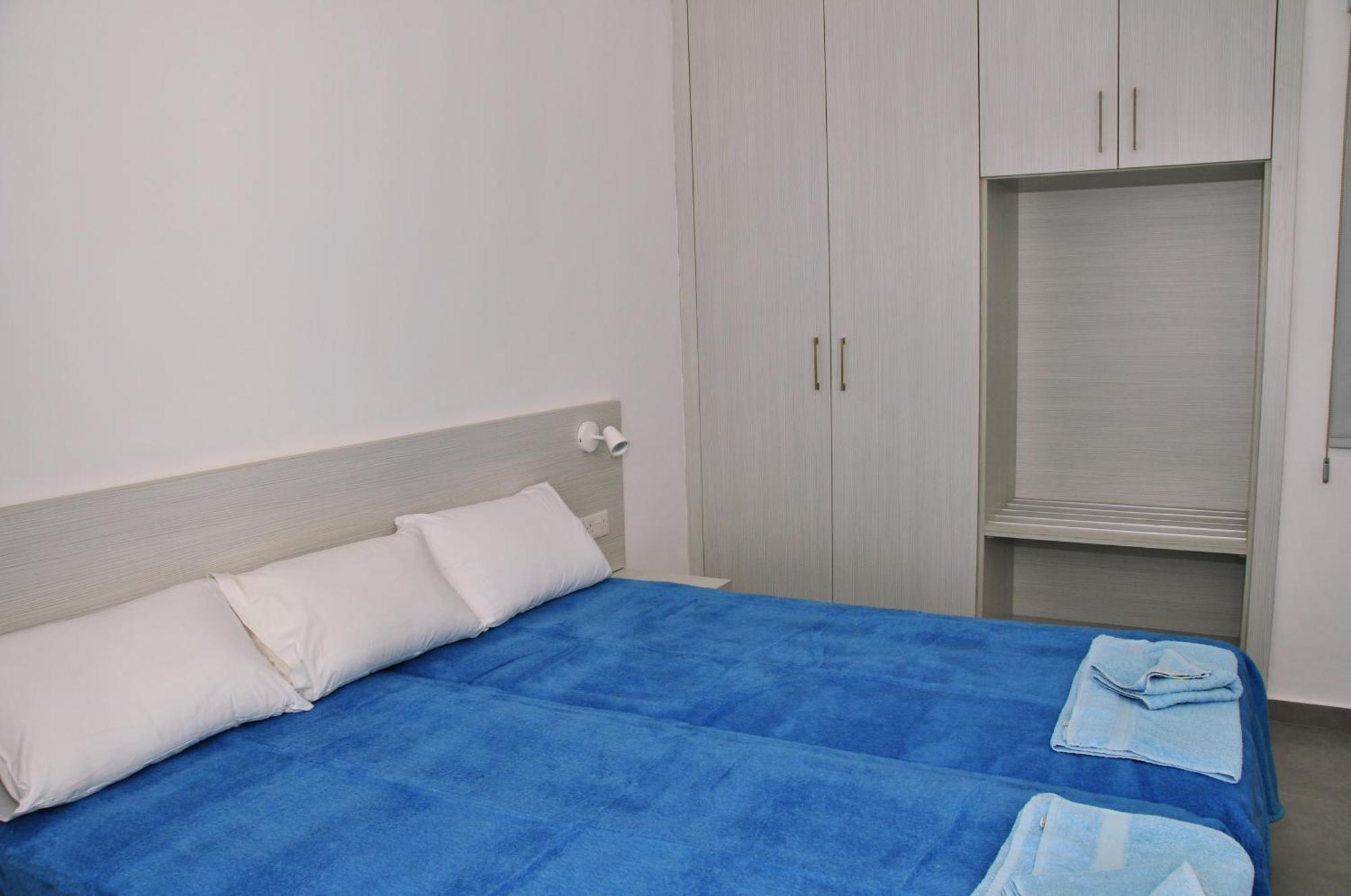 Deluxe One-Bedroom Apartment Pool View