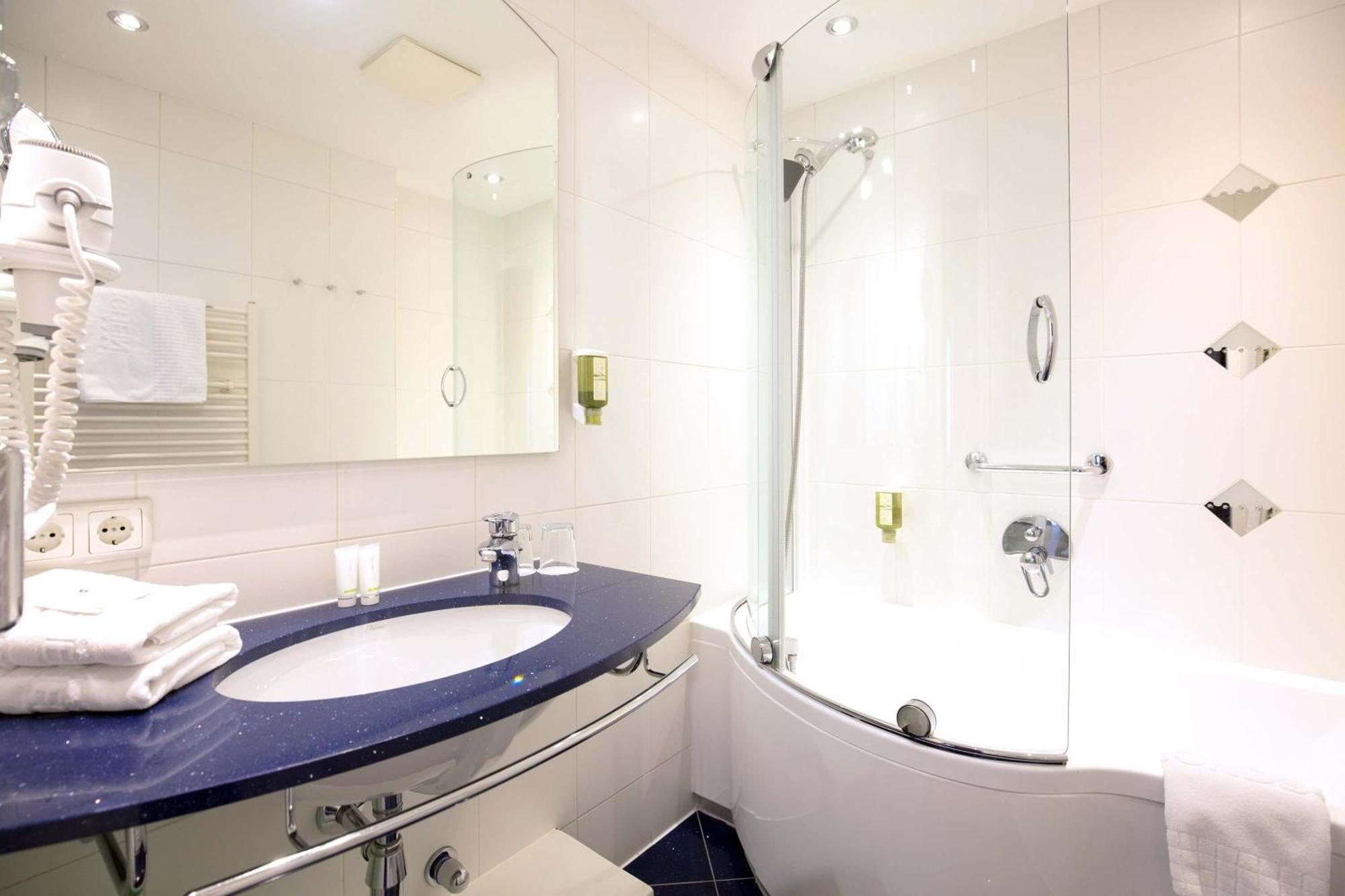 Large Double Room with River View