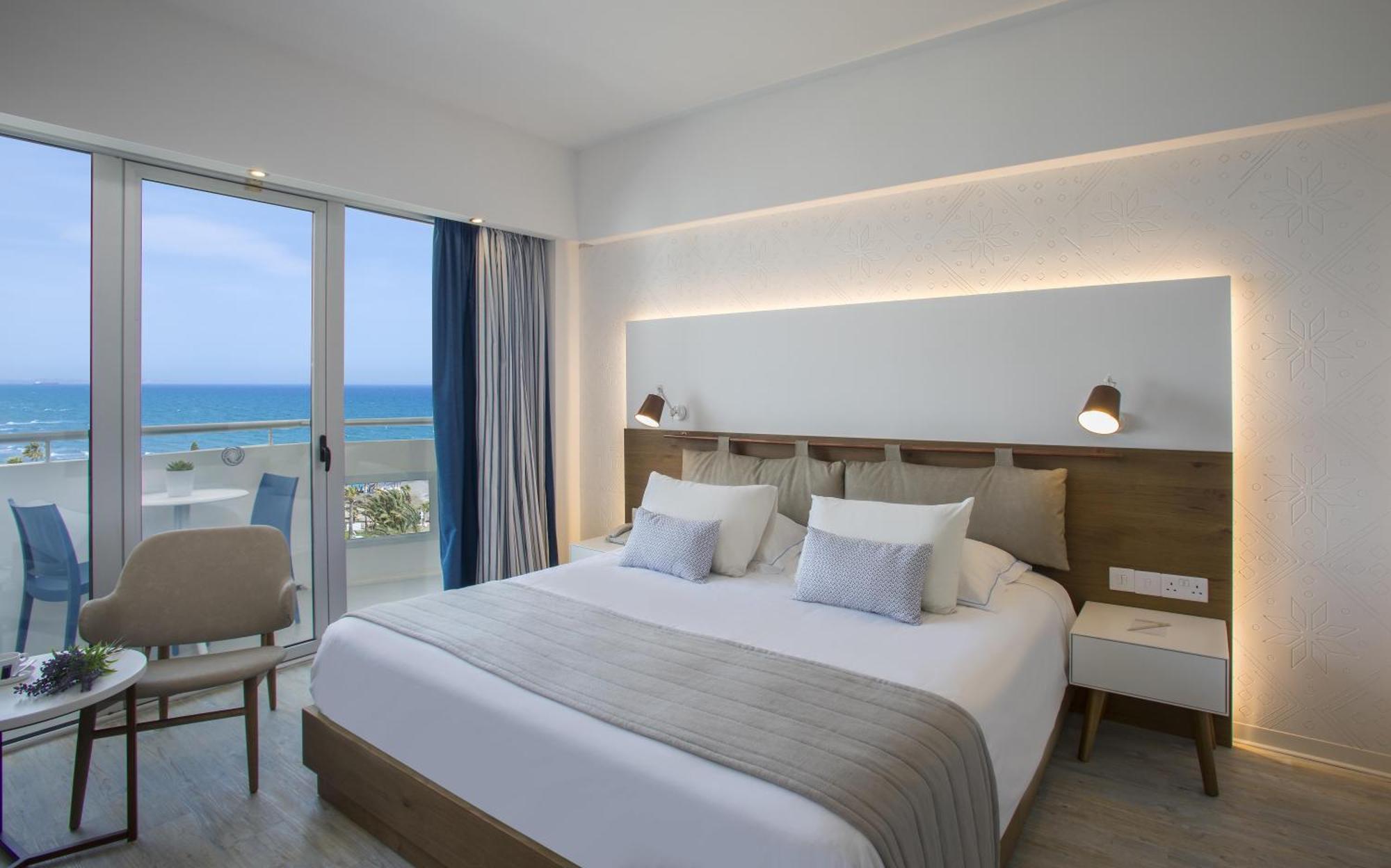 Superior Double or Twin Room Side Sea View