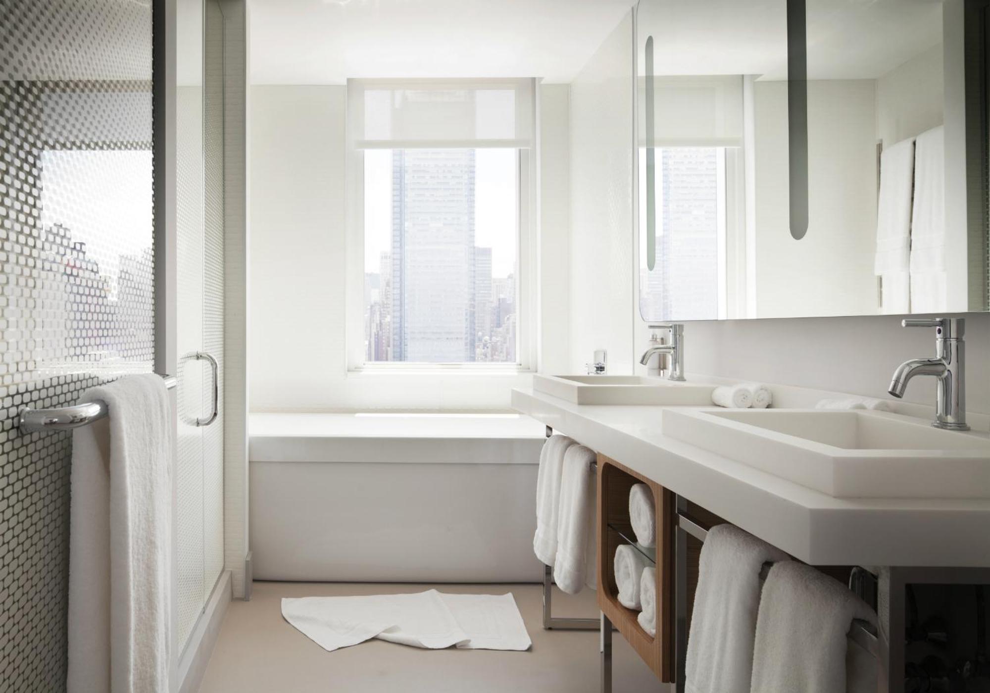 Apartament typu Penthouse z łóżkiem typu king-size i tarasem